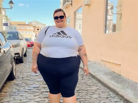 Thais Carla faz denúncia após ter nome associado a vídeo  .